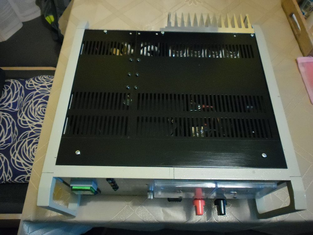 výkonový zdroj pro radiostanice