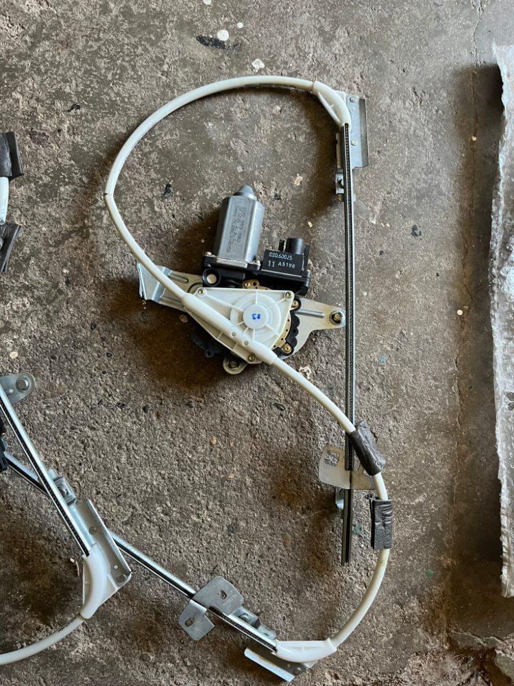 El. stahovačky oken FELICIA, nová kompletní sada El. stahovačky oken FELICIA, nová kompletní sada