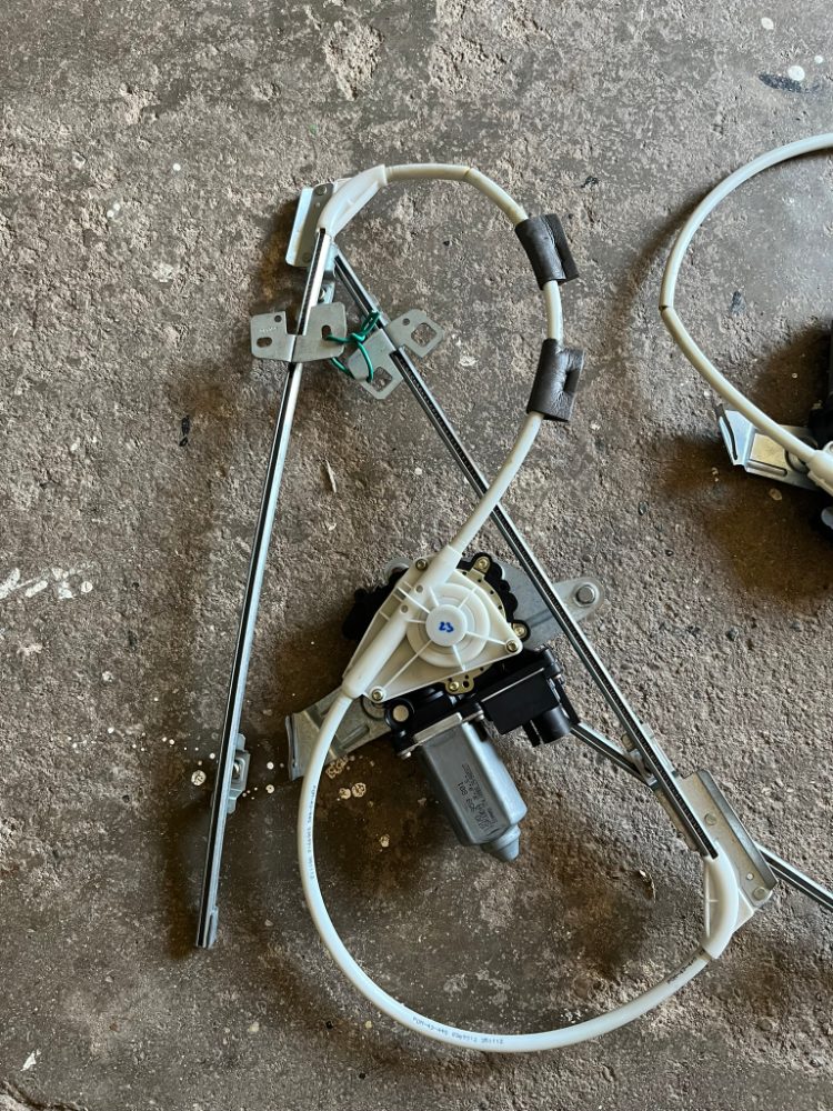 El. stahovačky oken FELICIA, nová kompletní sada El. stahovačky oken FELICIA, nová kompletní sada