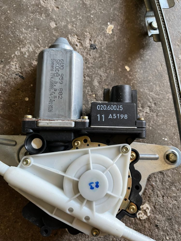 El. stahovačky oken FELICIA, nová kompletní sada El. stahovačky oken FELICIA, nová kompletní sada