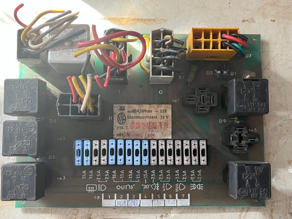 Zapalování a pojistkovka FAVORIT - FORMAN Zapalování a pojistkovka FAVORIT - FORMAN