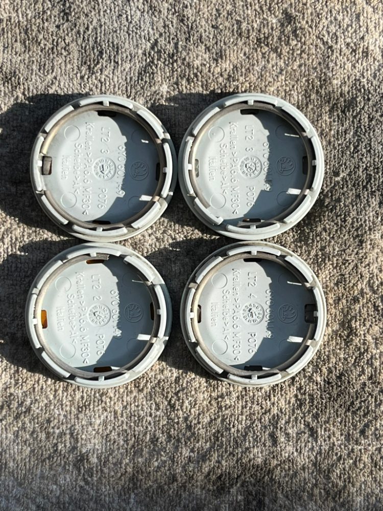 Krytky středu kol 6Y0601149 ŠKODA se znakem