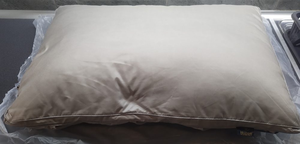 NOVÉ kvalitní polštáře, +/- 68x43 cm