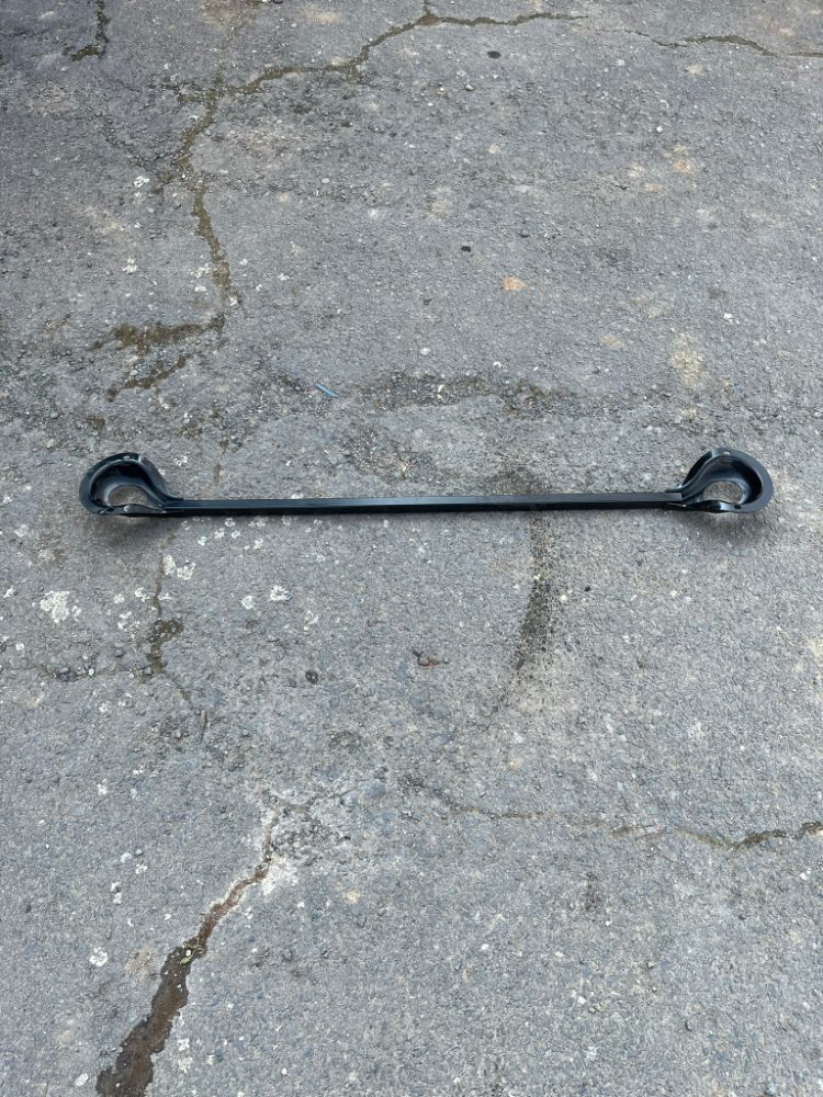 Rozpěrná tyč podběhů FELICIA