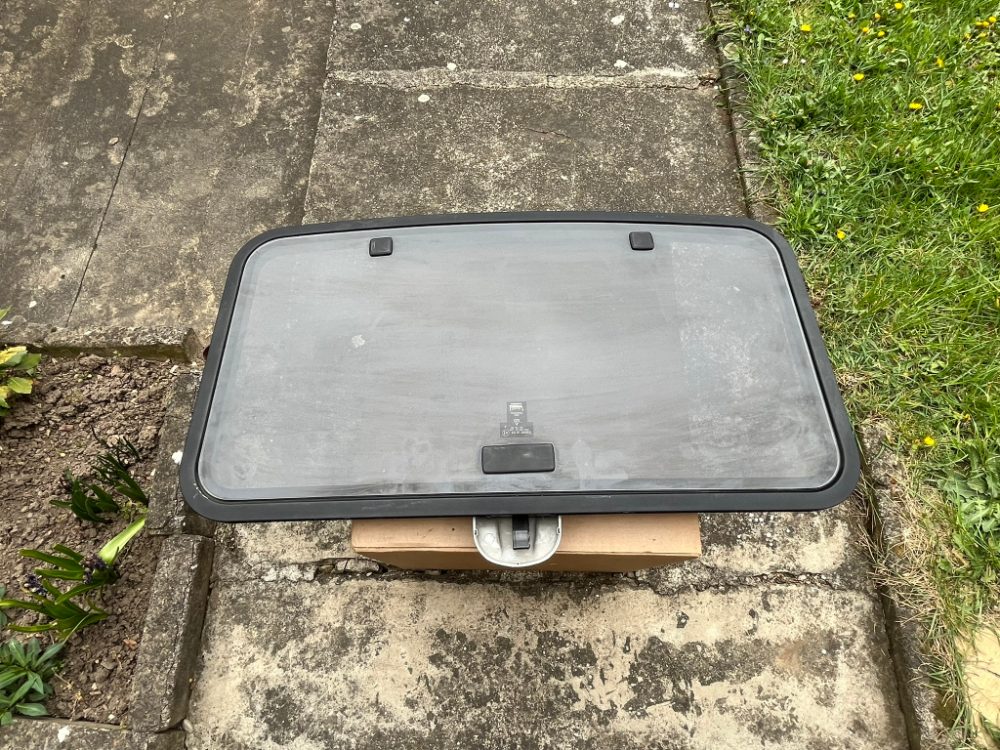 Výklopné střešní okno BRITAX