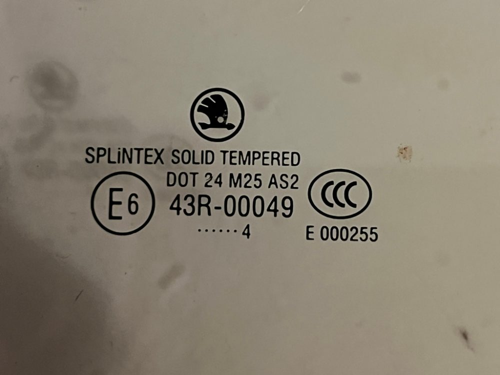 ŠKODA OCTAVIA sklo dveří - sada za 400,-