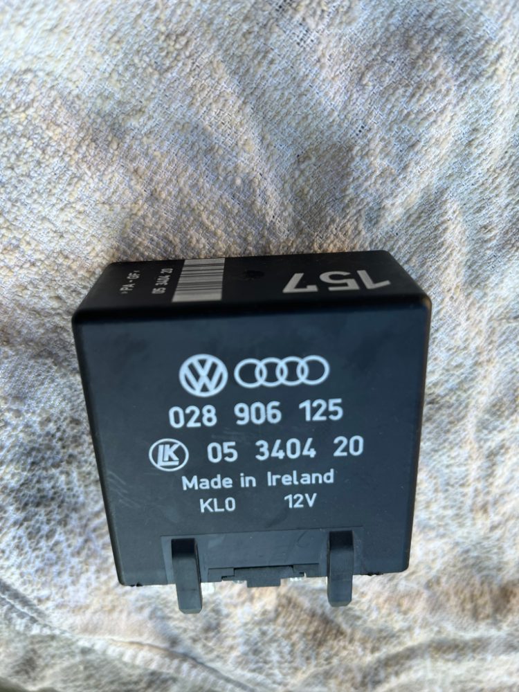 FELICIA 1.9D 2x řemenice a relé žhavení