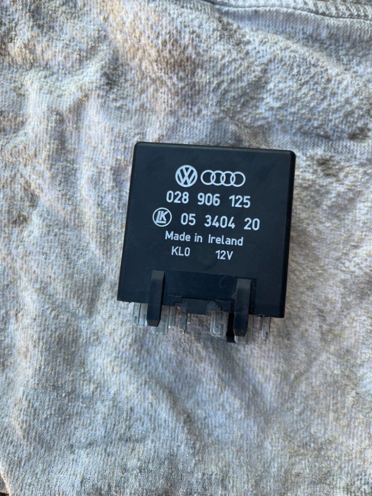 FELICIA 1.9D 2x řemenice a relé žhavení