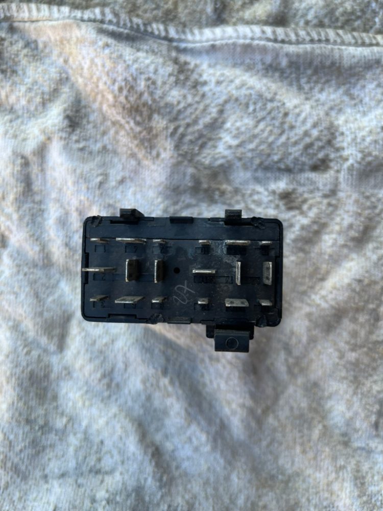 FELICIA 1.9D 2x řemenice a relé žhavení