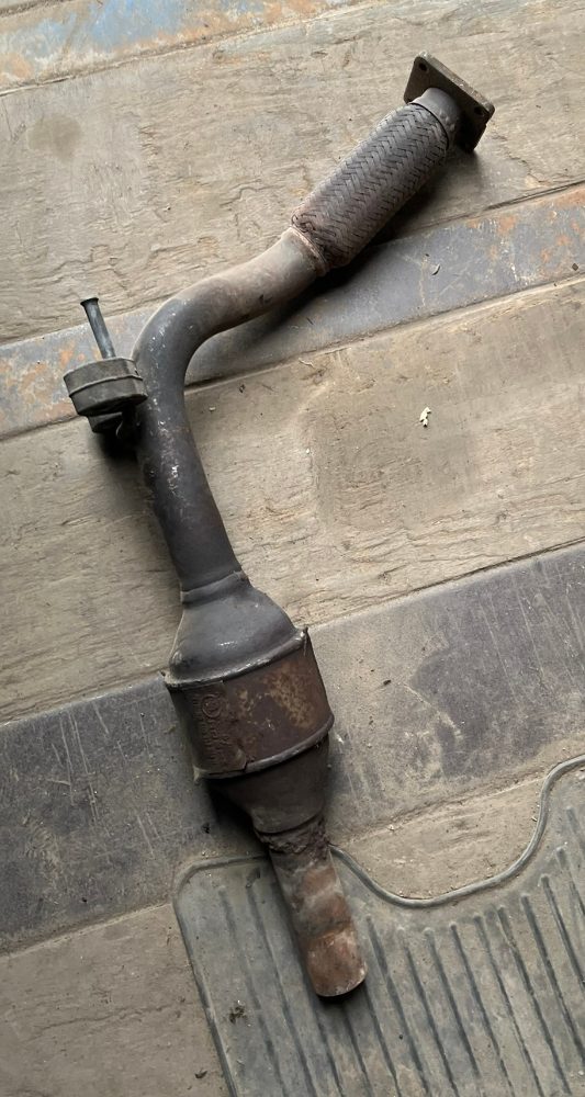 FELICIA 1.9D katalyzátor - 1.díl výfuku