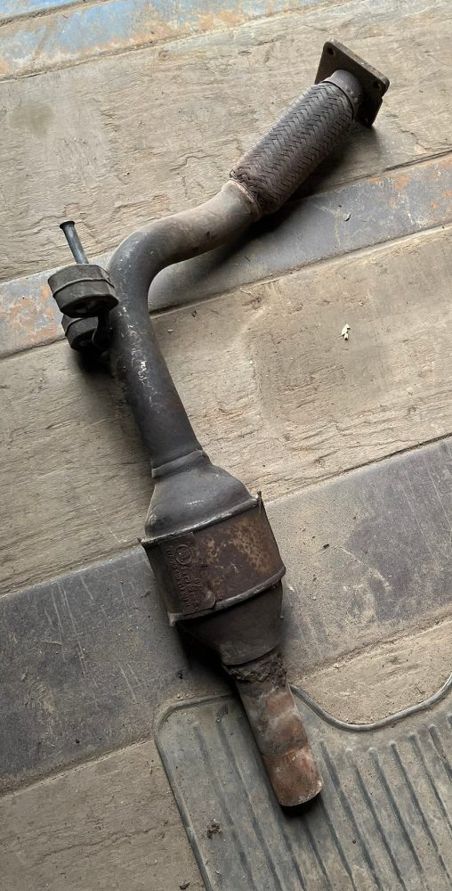 FELICIA 1.9D katalyzátor - 1.díl výfuku