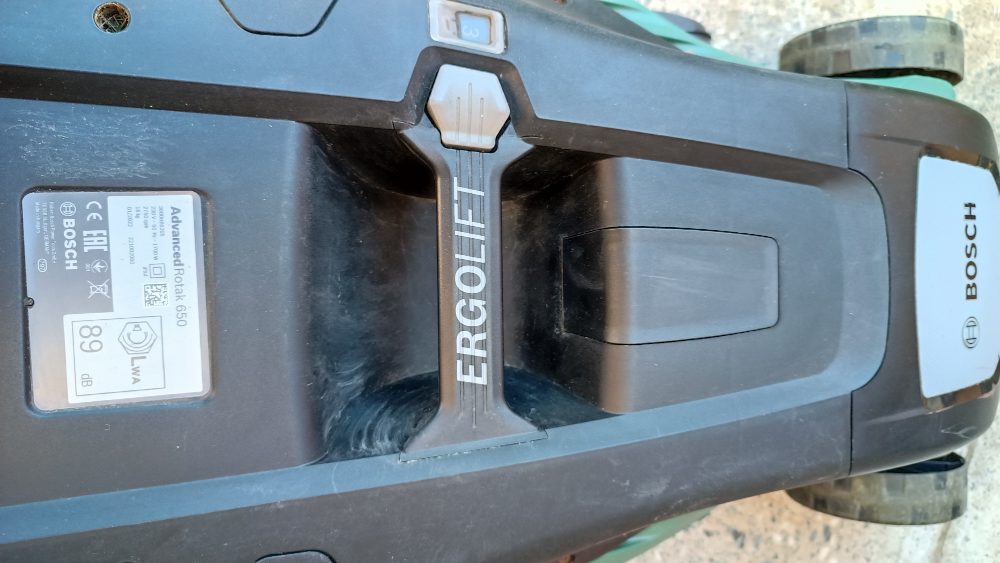 Sekačka Bosch AdvancetRotak 650 v záruce