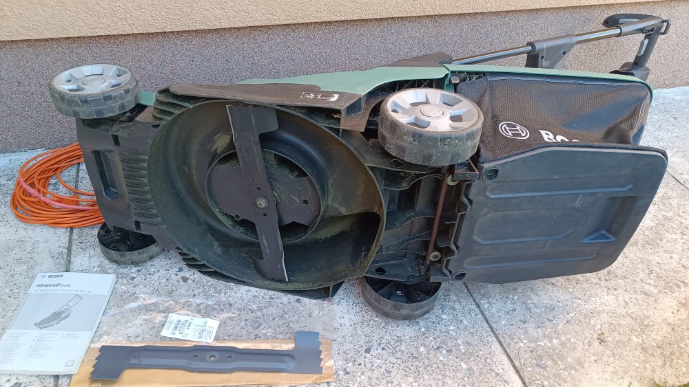 Sekačka Bosch AdvancetRotak 650 v záruce