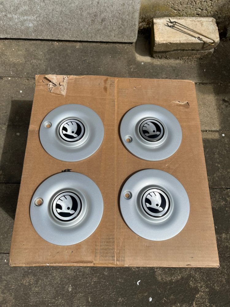 Pokličky šesticípích elektronů FELICIA