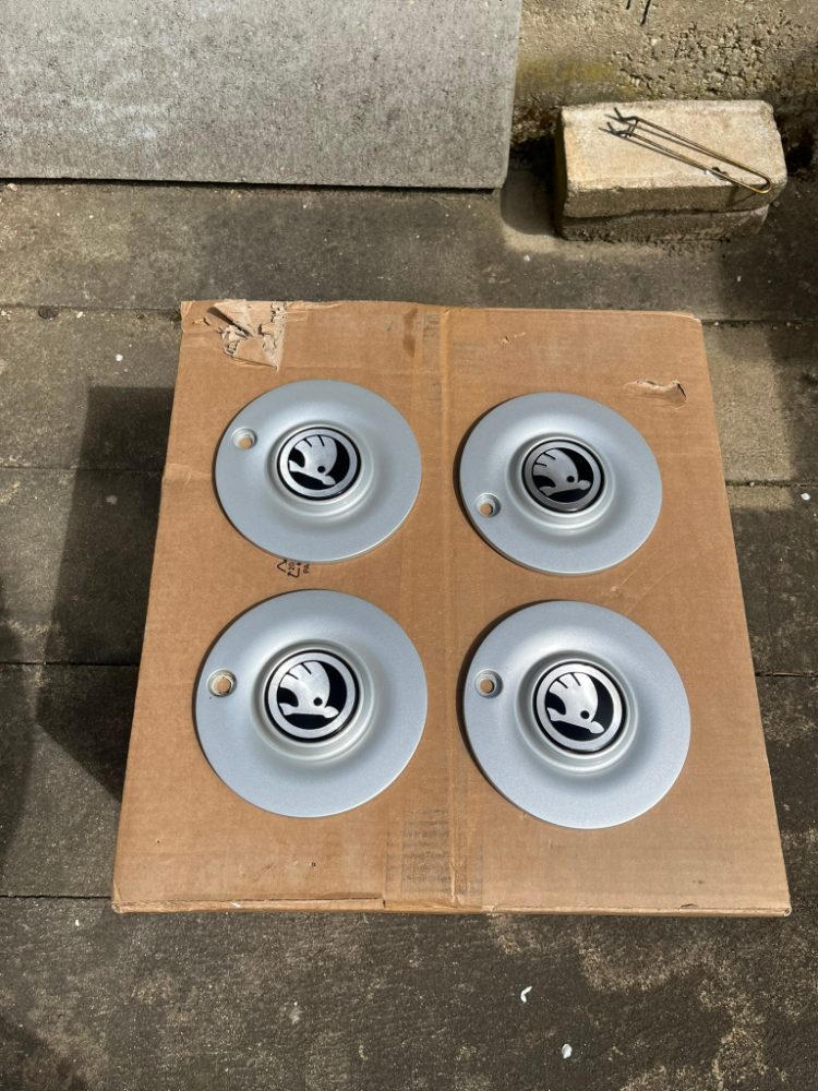 Pokličky šesticípích elektronů FELICIA