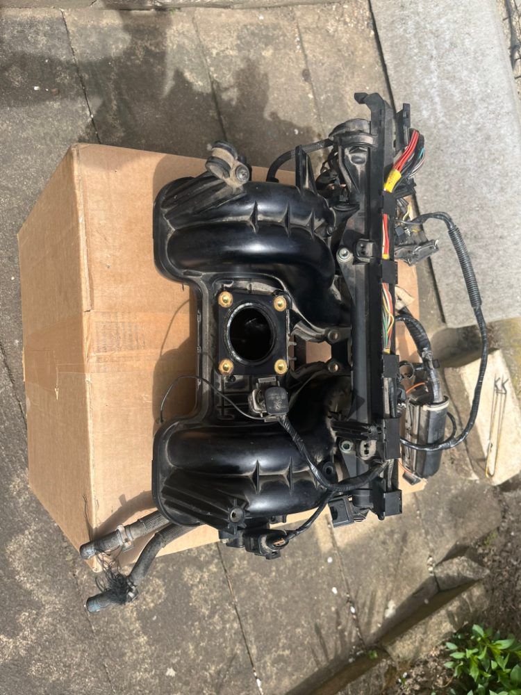 Sání motoru FELICIA 1.6 AEE 032129711G