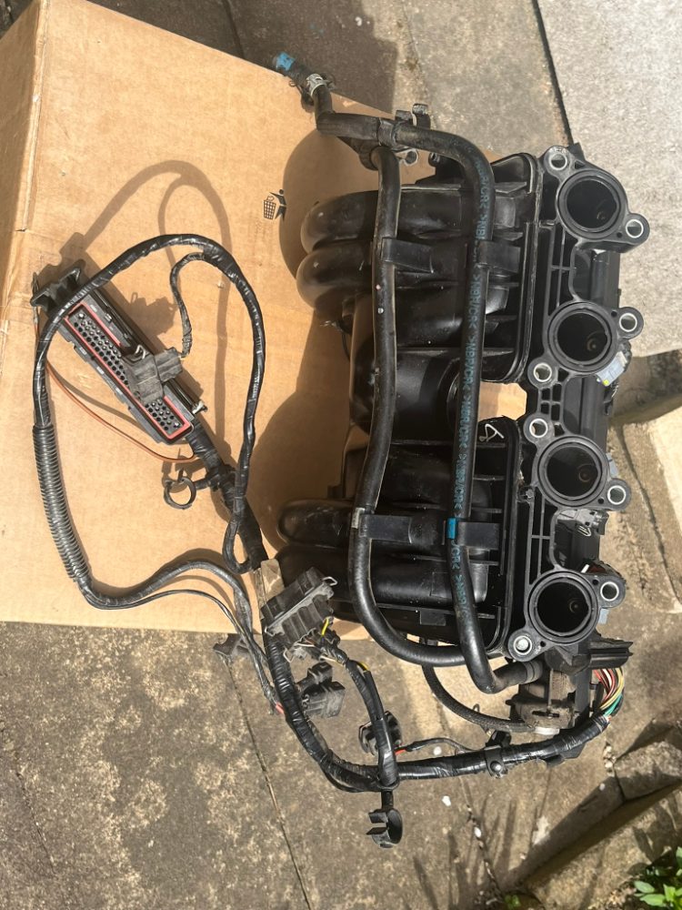 Sání motoru FELICIA 1.6 AEE 032129711G