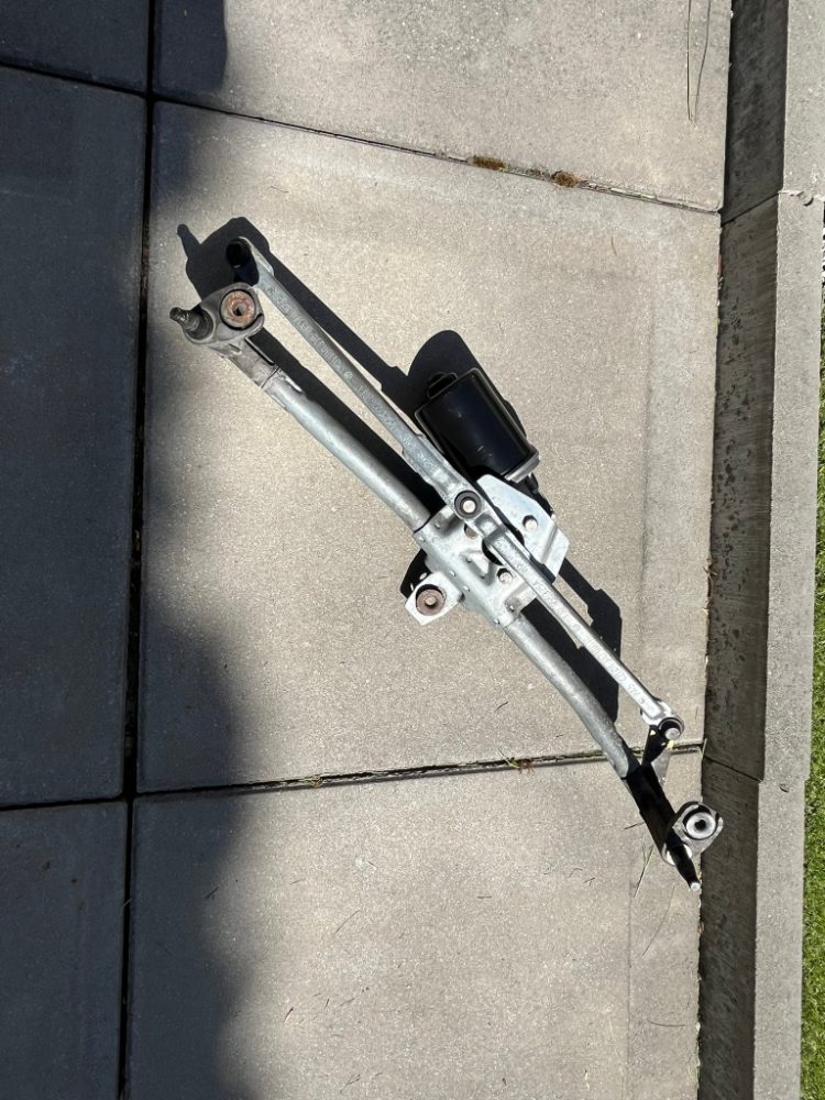 Stěrače OCTAVIA I./ GOLF, komplet táhla s motorkem