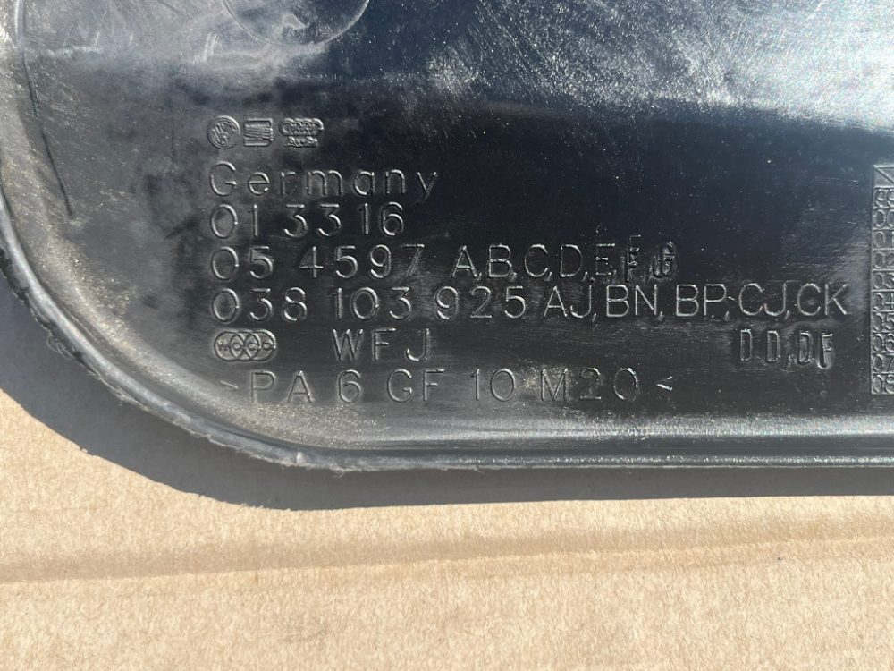 Pěkný horní kryt motoru VOLKSWAGEN