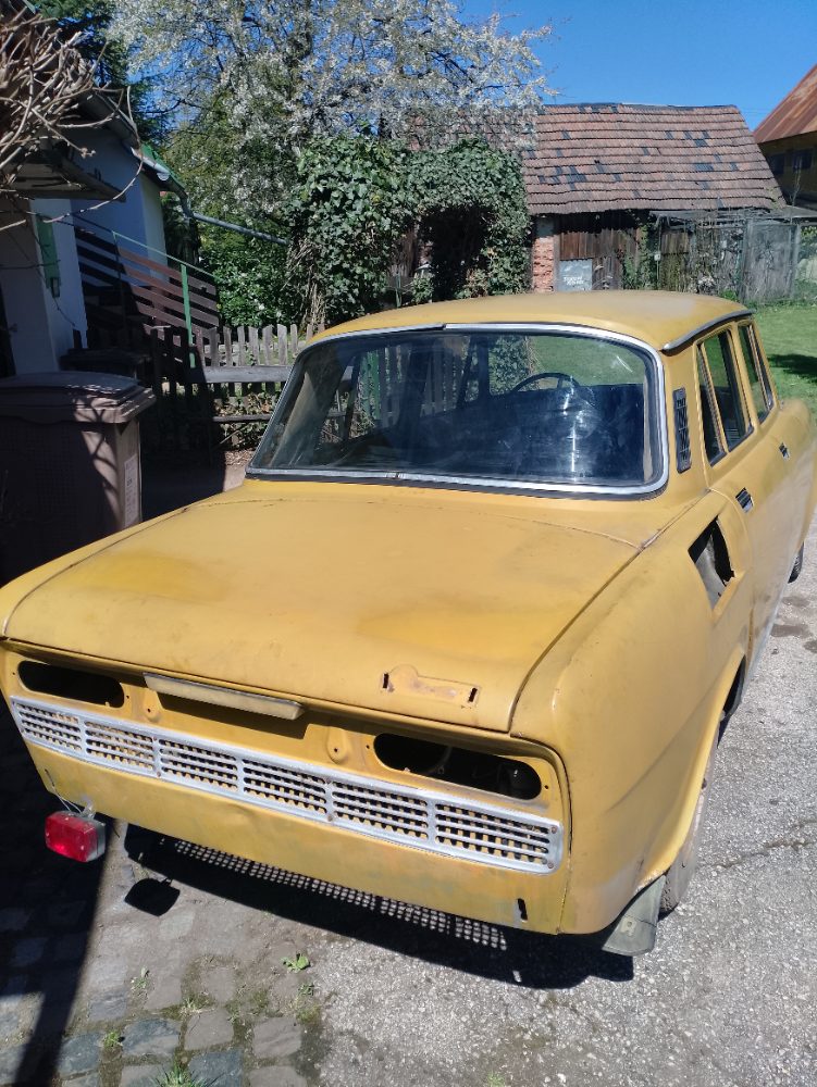 Škoda 100 karoserie