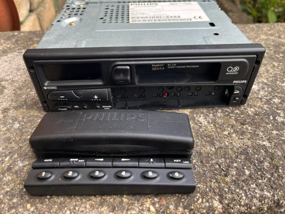 Autoradio PHILIPS RC229 - retro, plně funkční Autoradio PHILIPS RC229 - retro, plně funkční
