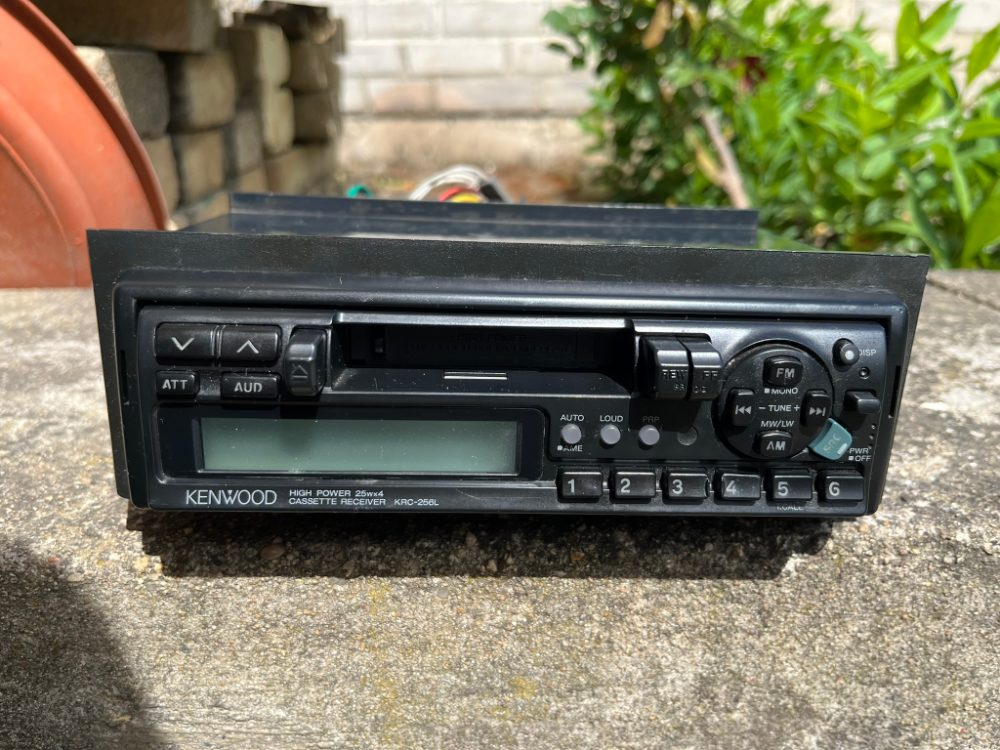 Autorádio KENWOOD KRC-256L - plně funkční Autorádio KENWOOD KRC-256L - plně funkční