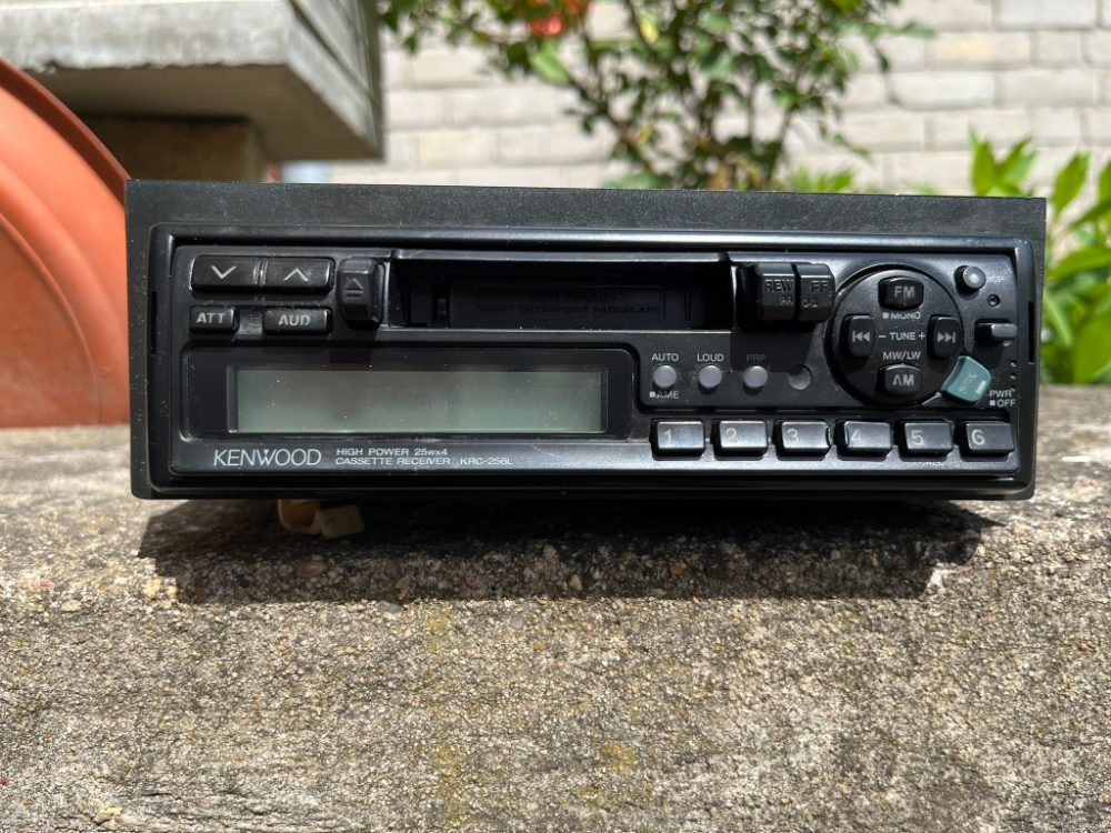 Autorádio KENWOOD KRC-256L - plně funkční Autorádio KENWOOD KRC-256L - plně funkční