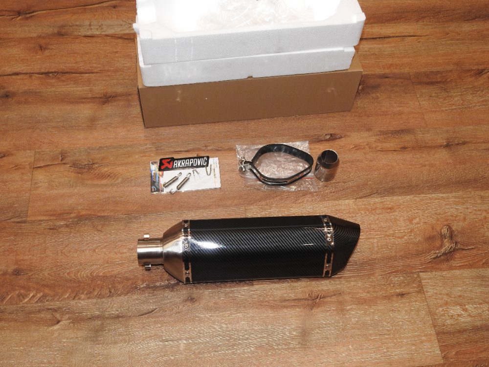 Laděný výfuk Akrapovič carbon velký Nový