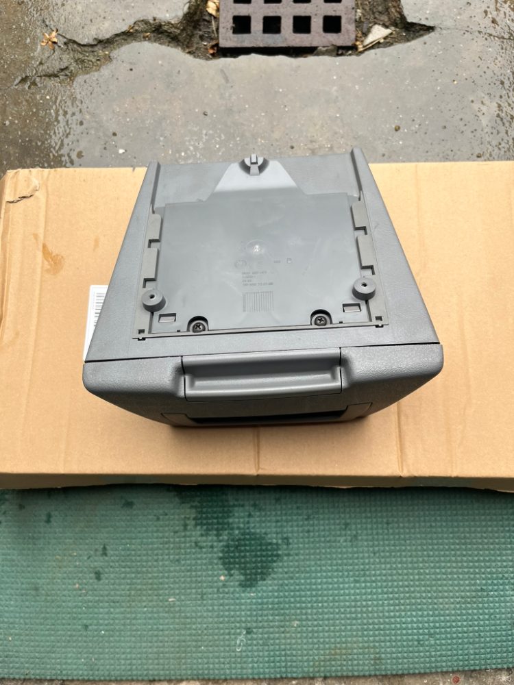 Box středového tunelu ŠKODA FELICIA - originál Box středového tunelu ŠKODA FELICIA - originál