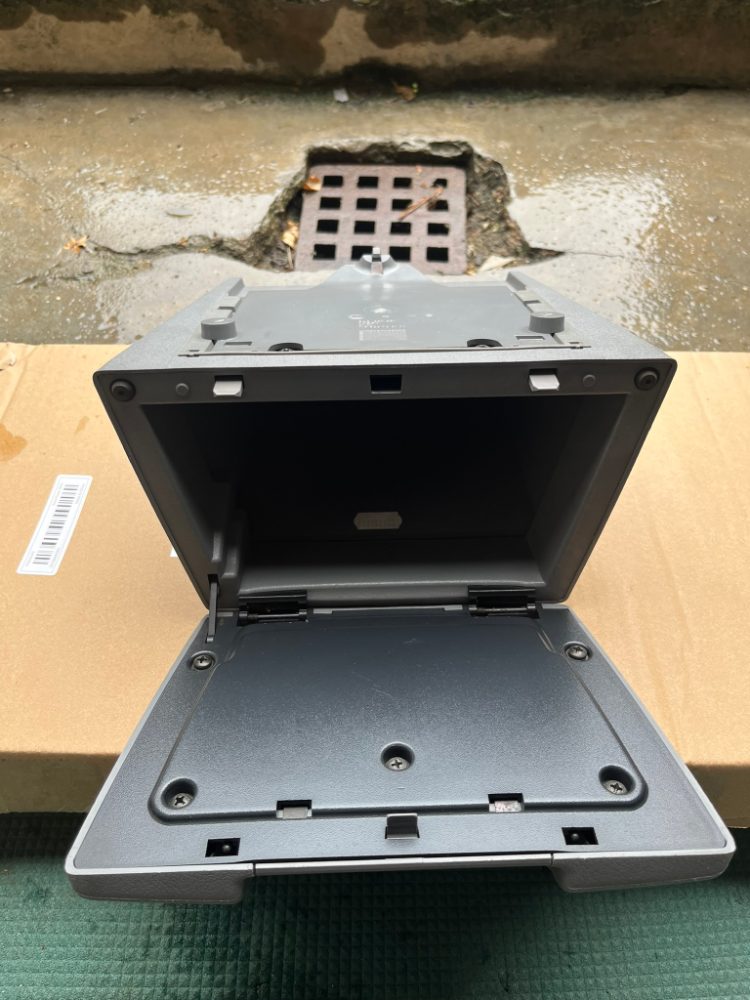 Box středového tunelu ŠKODA FELICIA - originál Box středového tunelu ŠKODA FELICIA - originál