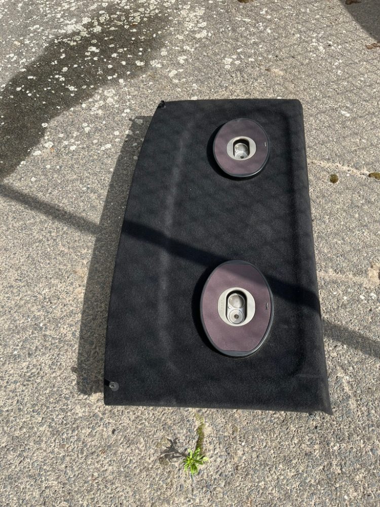 Zadní plato celé - GOLF 4 s repro INFINITY