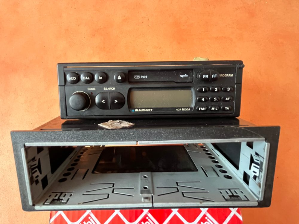 Originální autorádio BLAUPUNKT ACR ŠKODA - plně funkční Originální autorádio BLAUPUNKT ACR ŠKODA - plně funkční