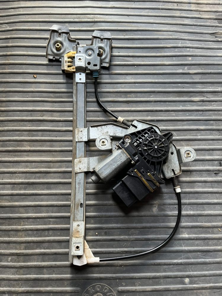 Zadní stahovačky oken OCTAVIA elektrické originál Zadní stahovačky oken OCTAVIA elektrické originál