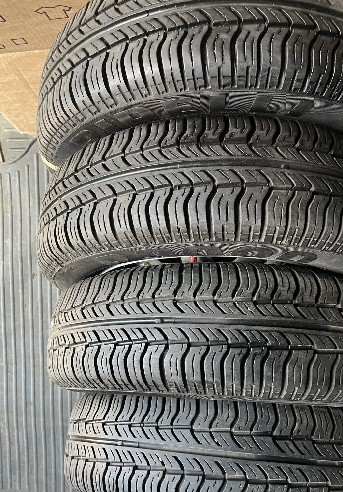 Čtyři celá kola FELICIA disk s pneu Pirelli P3000 Čtyři celá kola FELICIA disk s pneu Pirelli P3000