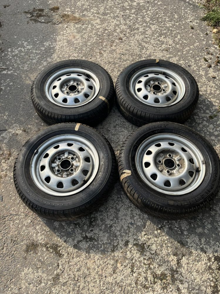 Čtyři celá kola FELICIA disk s pneu MICHELIN