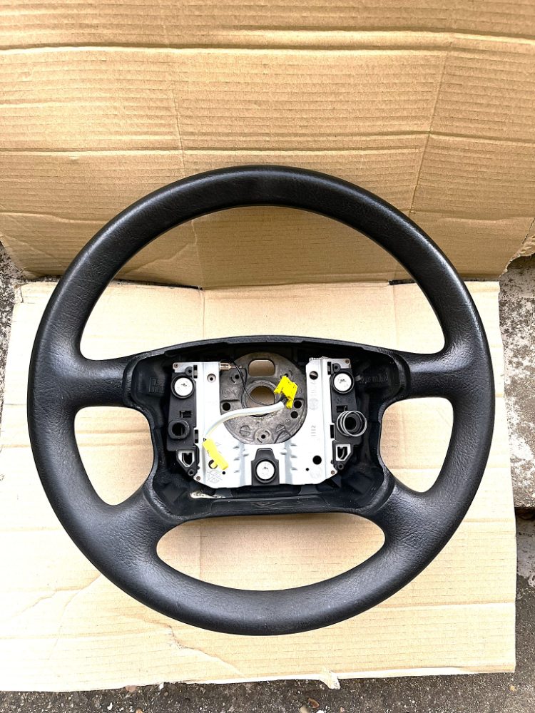 Pěkný volant ŠKODA OCTAVIA - málo použitý