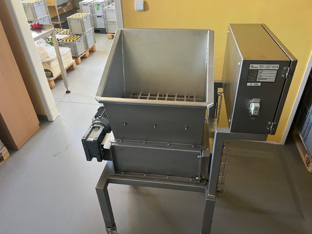 Prodám kompletní technologii ŠRAML pro zpracování ovoce Prodám kompletní technologii ŠRAML pro zpracování ovoce