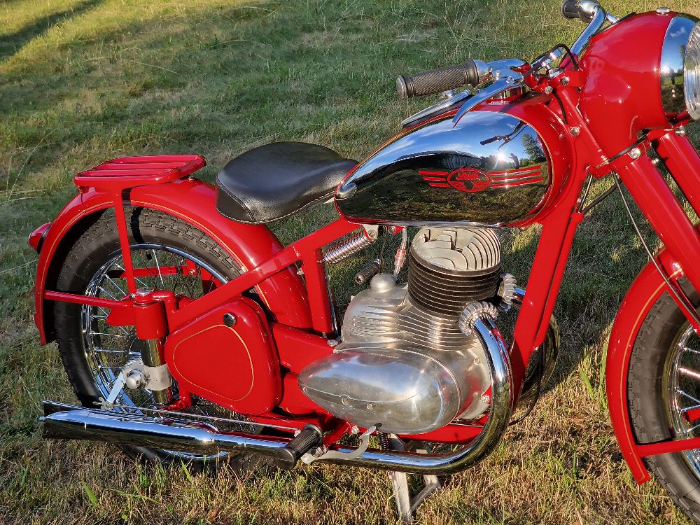 Jawa 250 pérák 1950 Po Renovaci Jawa 250 pérák 1950 Po Renovaci