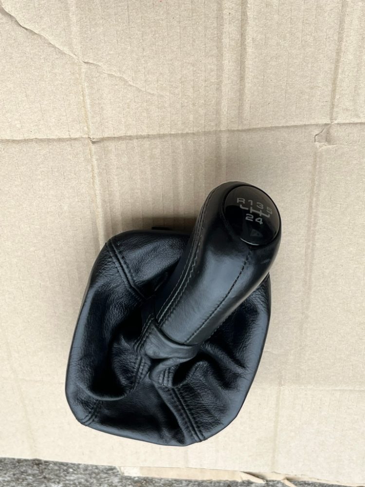 Řadička kožená OCTAVIA s manžetou
