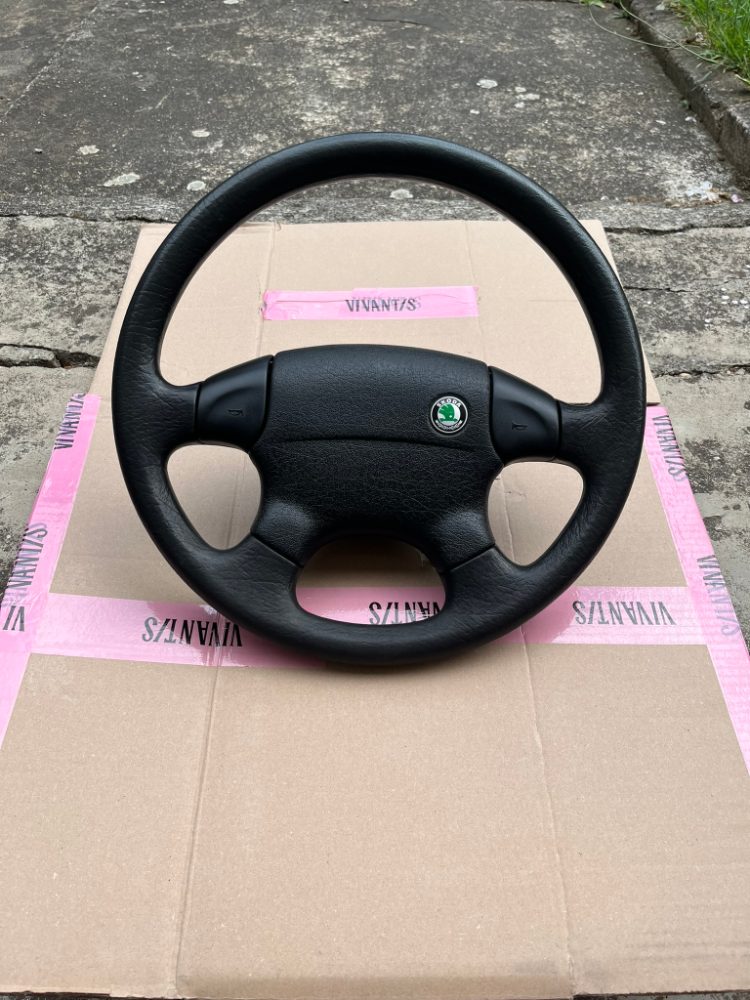 Čtyřramenný volant Škoda FELICIA facelift - jako nový Čtyřramenný volant Škoda FELICIA facelift - jako nový