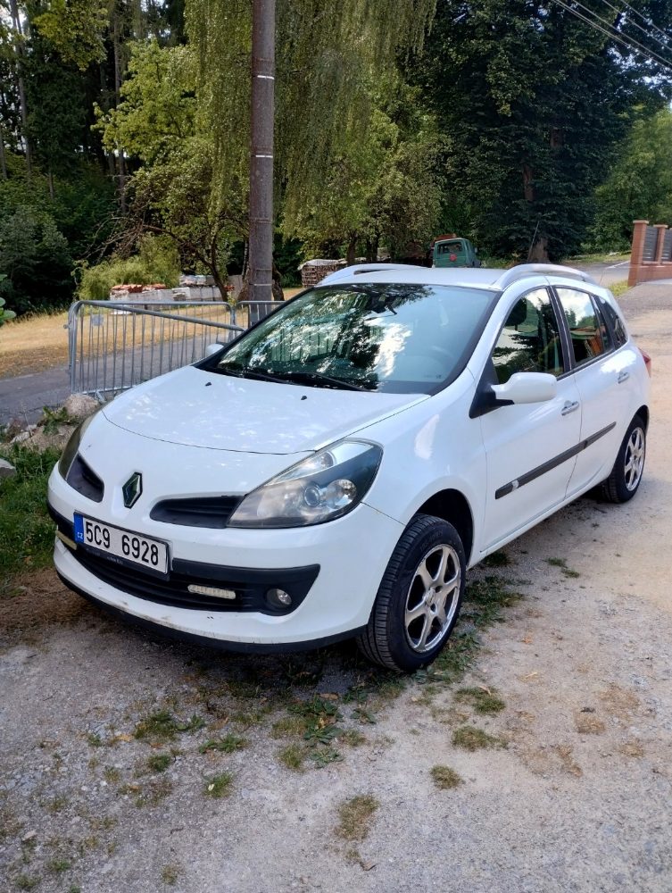 Renault Clio Grandtour 1.5 dCi z roku 2009 / 207192 km. (KR1G0H)