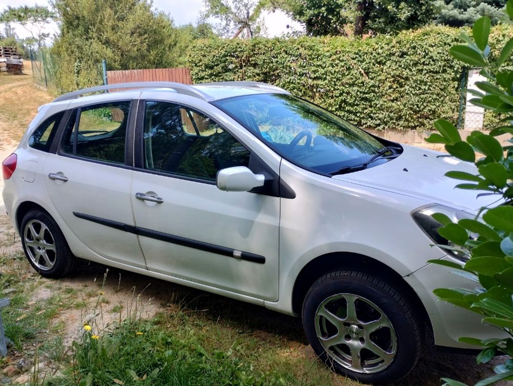 Renault Clio Grandtour 1.5 dCi z roku 2009 / 207192 km. (KR1G0H) Renault Clio Grandtour 1.5 dCi z roku 2009 / 207192 km. (KR1G0H)