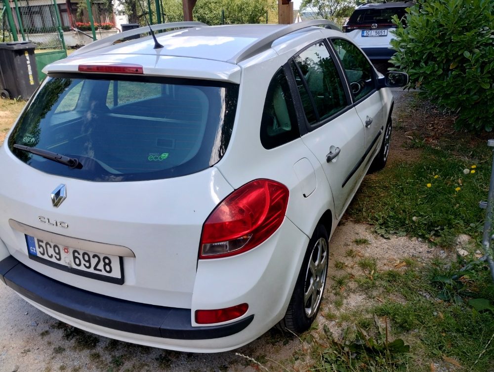 Renault Clio Grandtour 1.5 dCi z roku 2009 / 207192 km. (KR1G0H) Renault Clio Grandtour 1.5 dCi z roku 2009 / 207192 km. (KR1G0H)