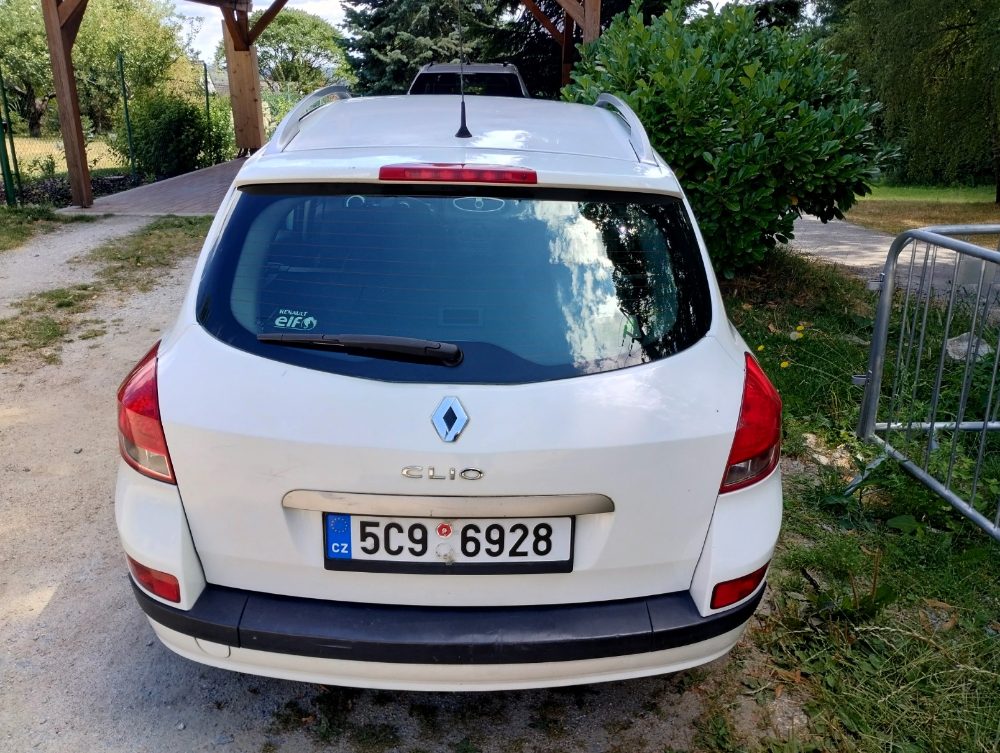 Renault Clio Grandtour 1.5 dCi z roku 2009 / 207192 km. (KR1G0H) Renault Clio Grandtour 1.5 dCi z roku 2009 / 207192 km. (KR1G0H)