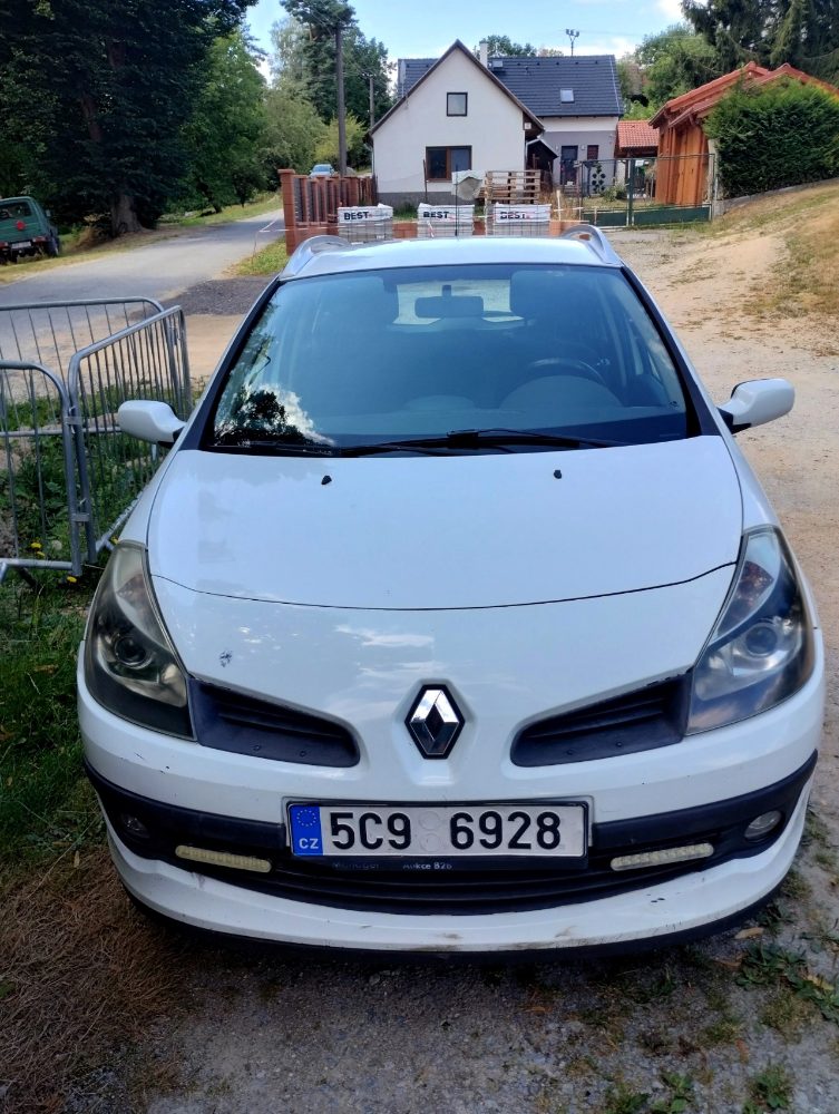 Renault Clio Grandtour 1.5 dCi z roku 2009 / 207192 km. (KR1G0H) Renault Clio Grandtour 1.5 dCi z roku 2009 / 207192 km. (KR1G0H)