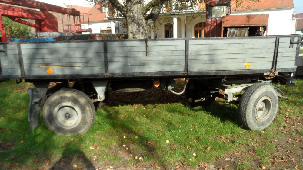 Traktorový přívěs vlek štráfka sklápěcí Traktorový přívěs vlek štráfka sklápěcí