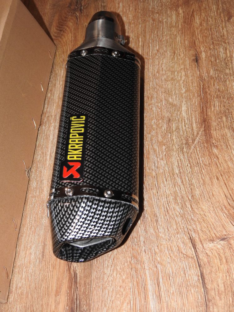 Laděný výfuk Akrapovič carbon Nový Laděný výfuk Akrapovič carbon Nový