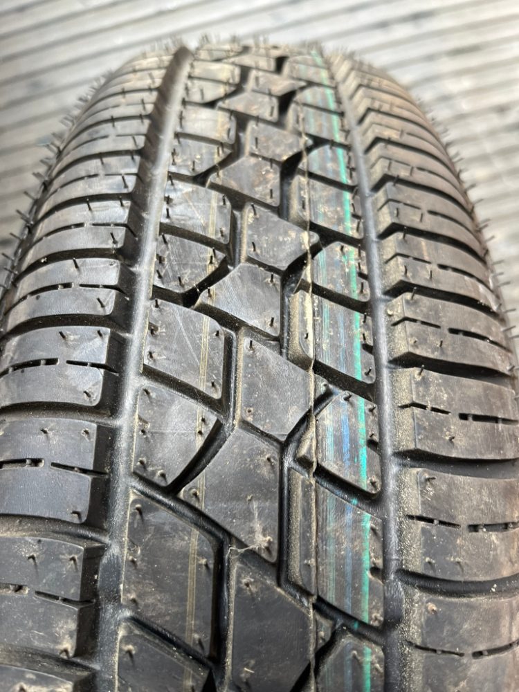 Kolo a pneu 165/70 R13, 175/60 R14 kusové, rezerva (Felicia) Kolo a pneu 165/70 R13, 175/60 R14 kusové, rezerva (Felicia)