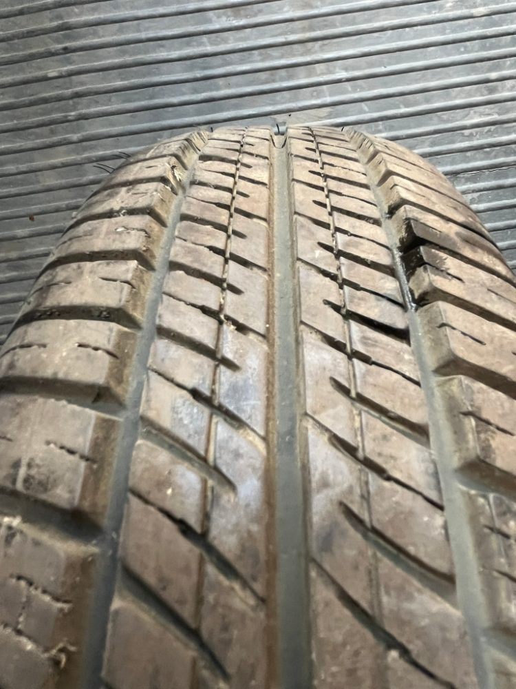 Kolo a pneu 165/70 R13, 175/60 R14 kusové, rezerva (Felicia) Kolo a pneu 165/70 R13, 175/60 R14 kusové, rezerva (Felicia)