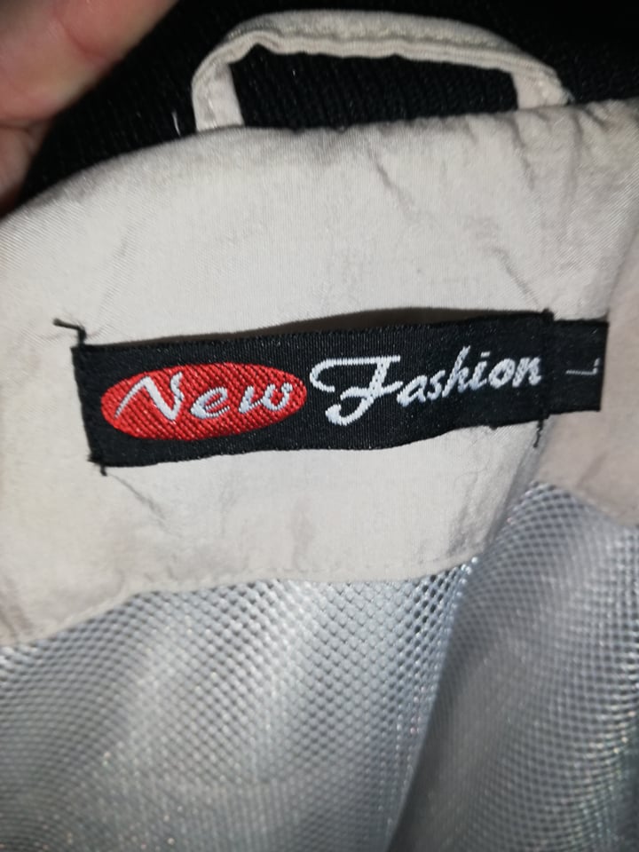Lehoučká bundička New Fashion vel.L Lehoučká bundička New Fashion vel.L